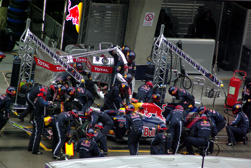 Illustration for article titled 2009 Chinese Grand Prix Gets Wet, Real Wet
